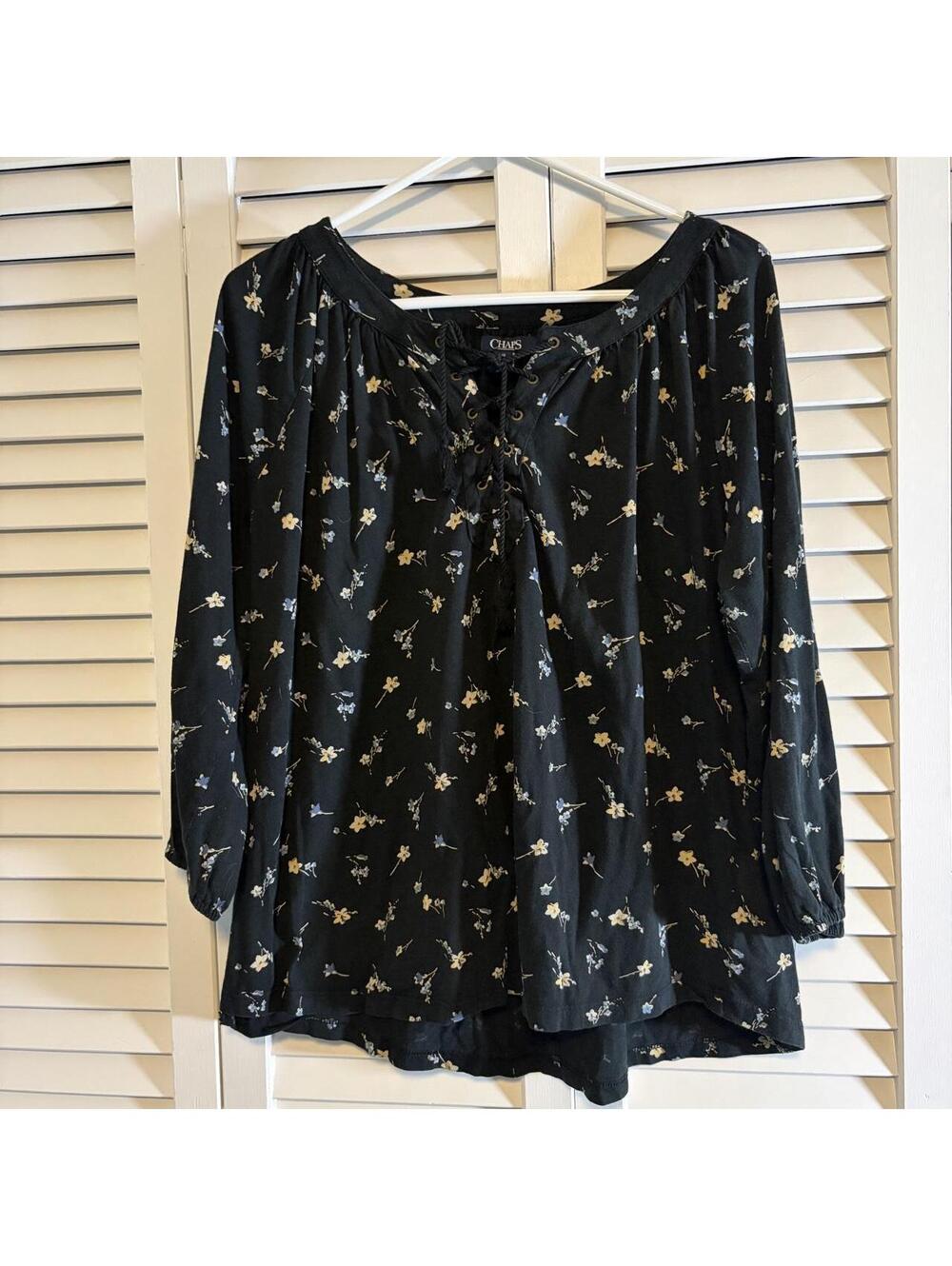Chaps Women's Black and Navy Blous
